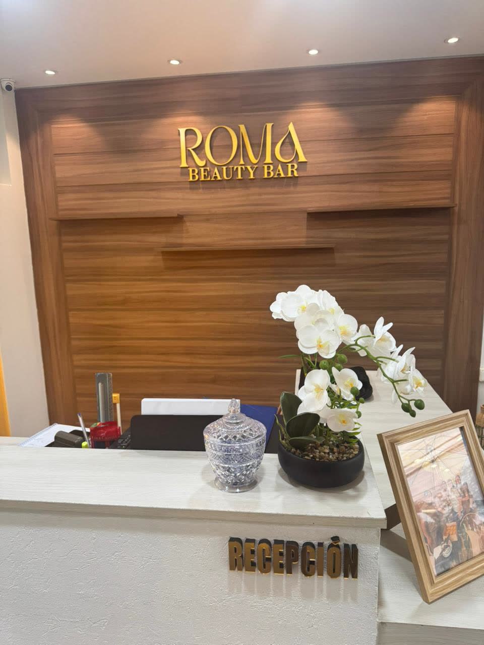 Mostrador de recepción de Roma Beauty Bar